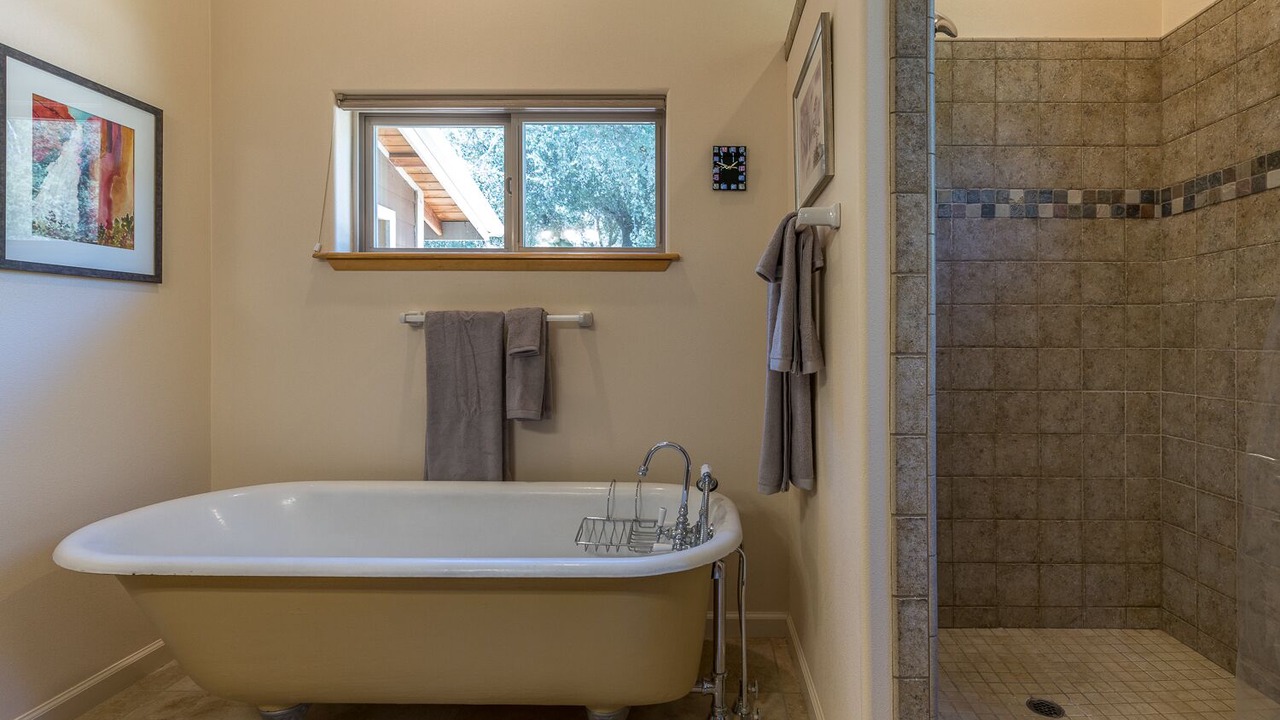 Photo of Bathroom in Incline