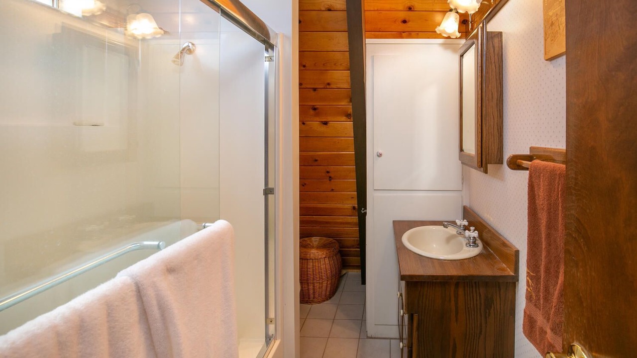 Photo of Bathroom in Pine Mountain Club