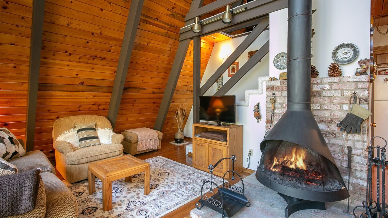 Photo of Livingroom in Pine Mountain Club