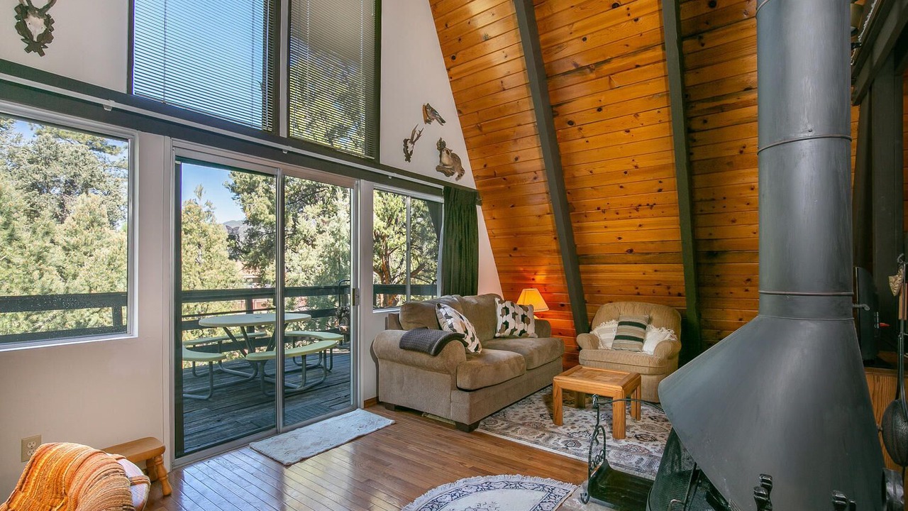 Photo of Livingroom in Pine Mountain Club
