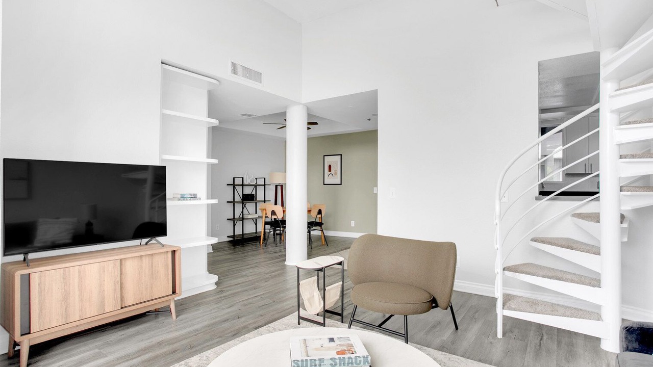 Photo of Livingroom in Sherman Oaks