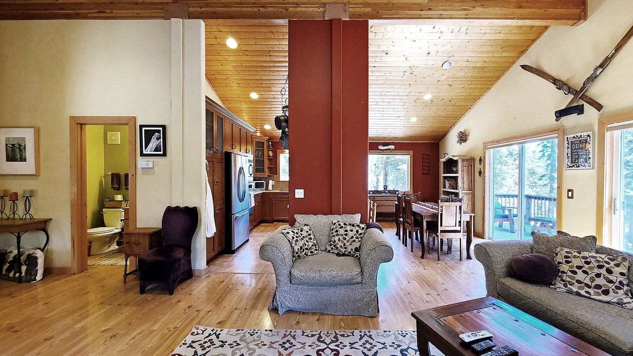 Photo of Livingroom in Tahoe Sierra Estates
