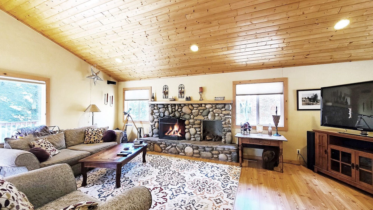 Photo of Livingroom in Tahoe Sierra Estates