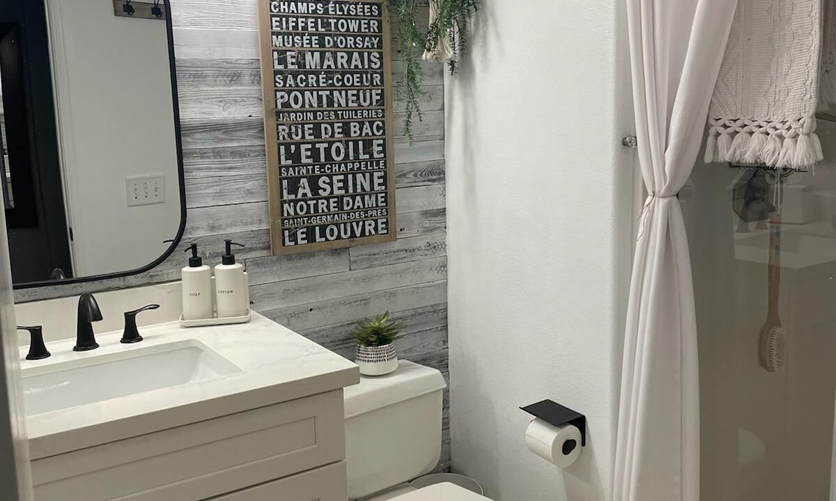 Photo of Bathroom in Corona