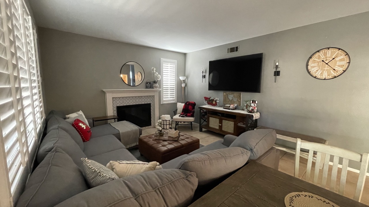 Photo of Livingroom in Corona