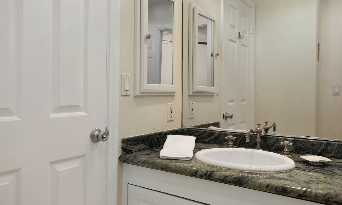 Photo of Bathroom in Lantern District