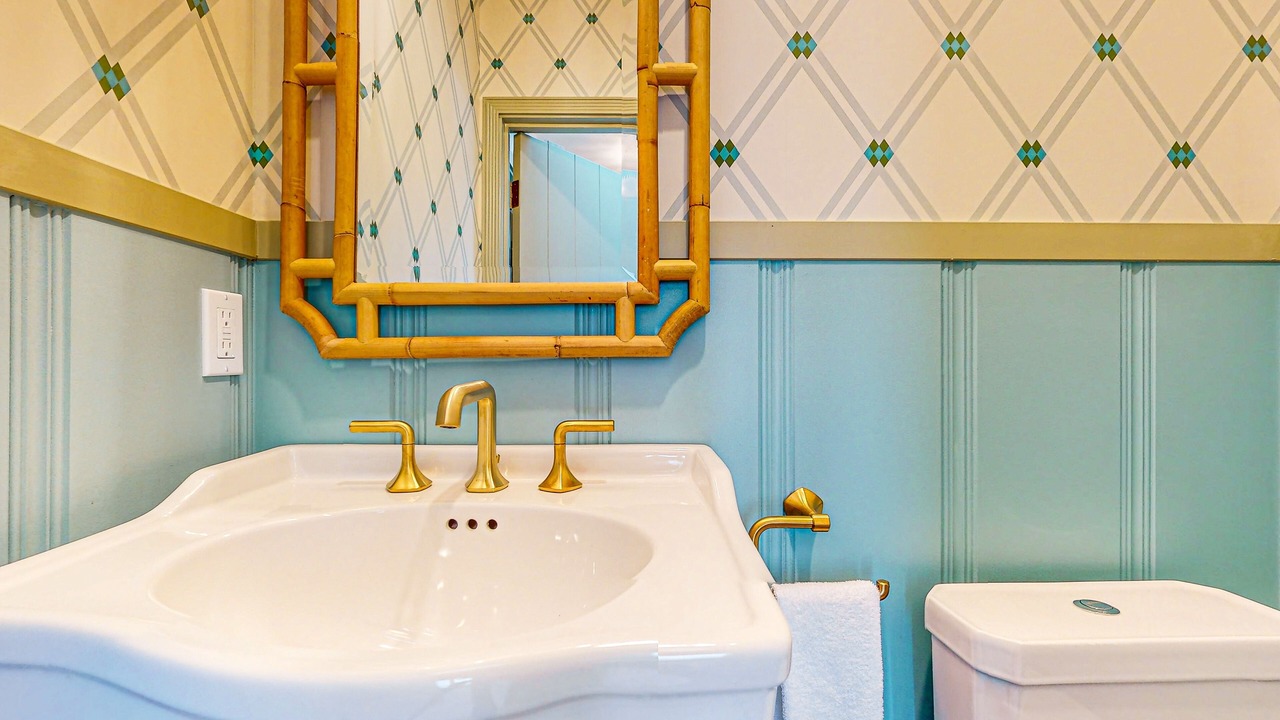 Photo of Bathroom in The Movie Colony