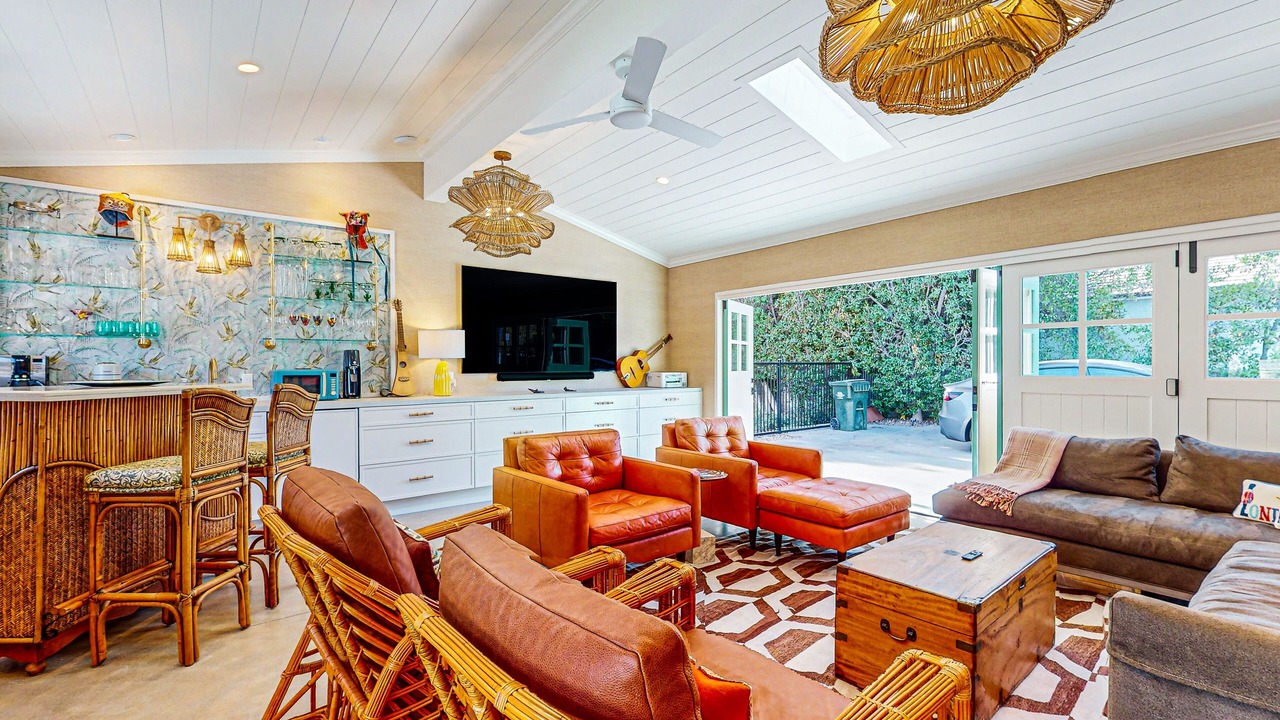 Photo of Livingroom in The Movie Colony