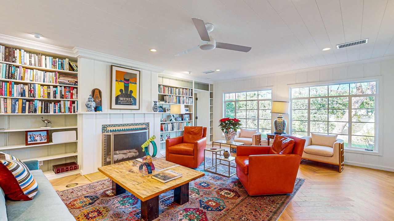Photo of Livingroom in The Movie Colony