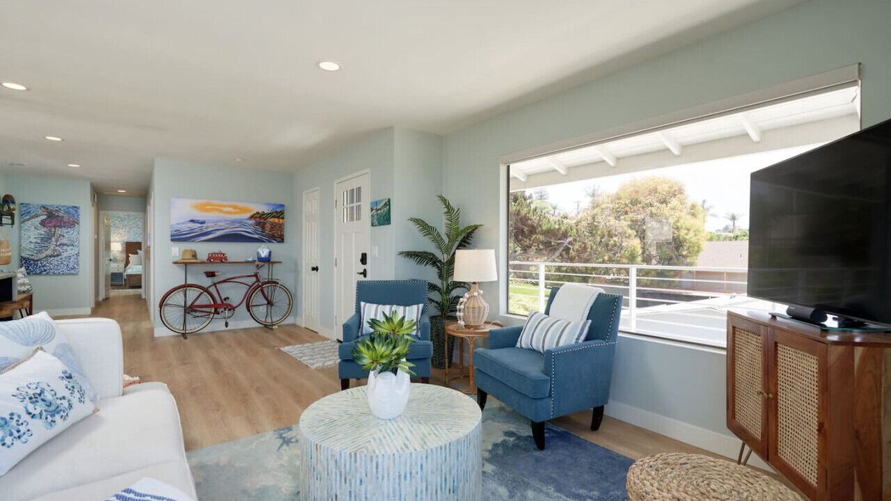 Photo of Livingroom in Cardiff-by-the-Sea