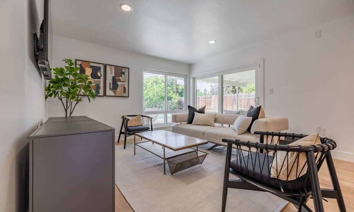 Photo of Livingroom in Fullerton