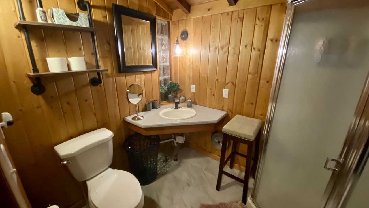Photo of Bathroom in Green Valley Lake