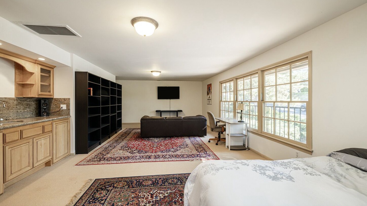 Photo of Bedroom in Woodland Hills