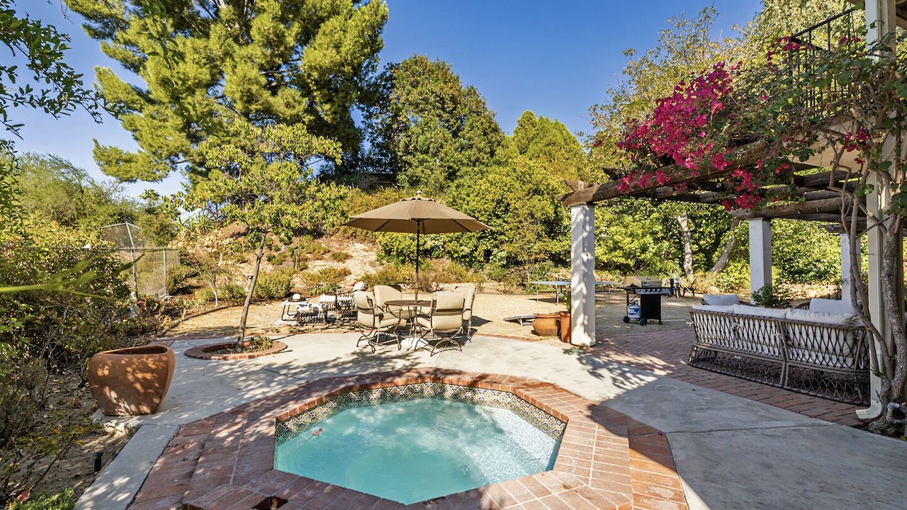 Photo of Patio Balcony in Woodland Hills