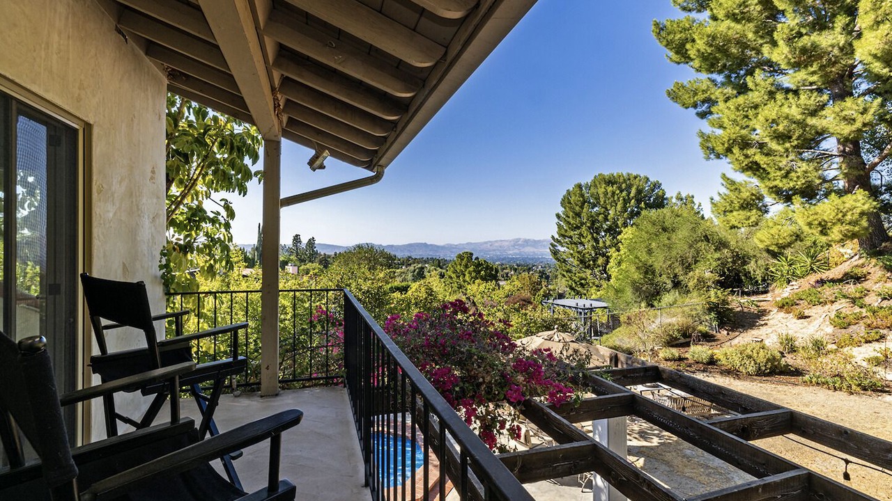 Photo of Outdoor in Woodland Hills