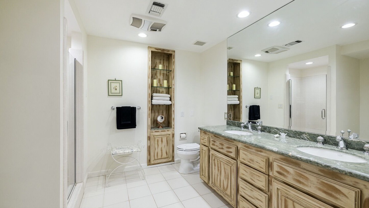 Photo of Bathroom in Woodland Hills
