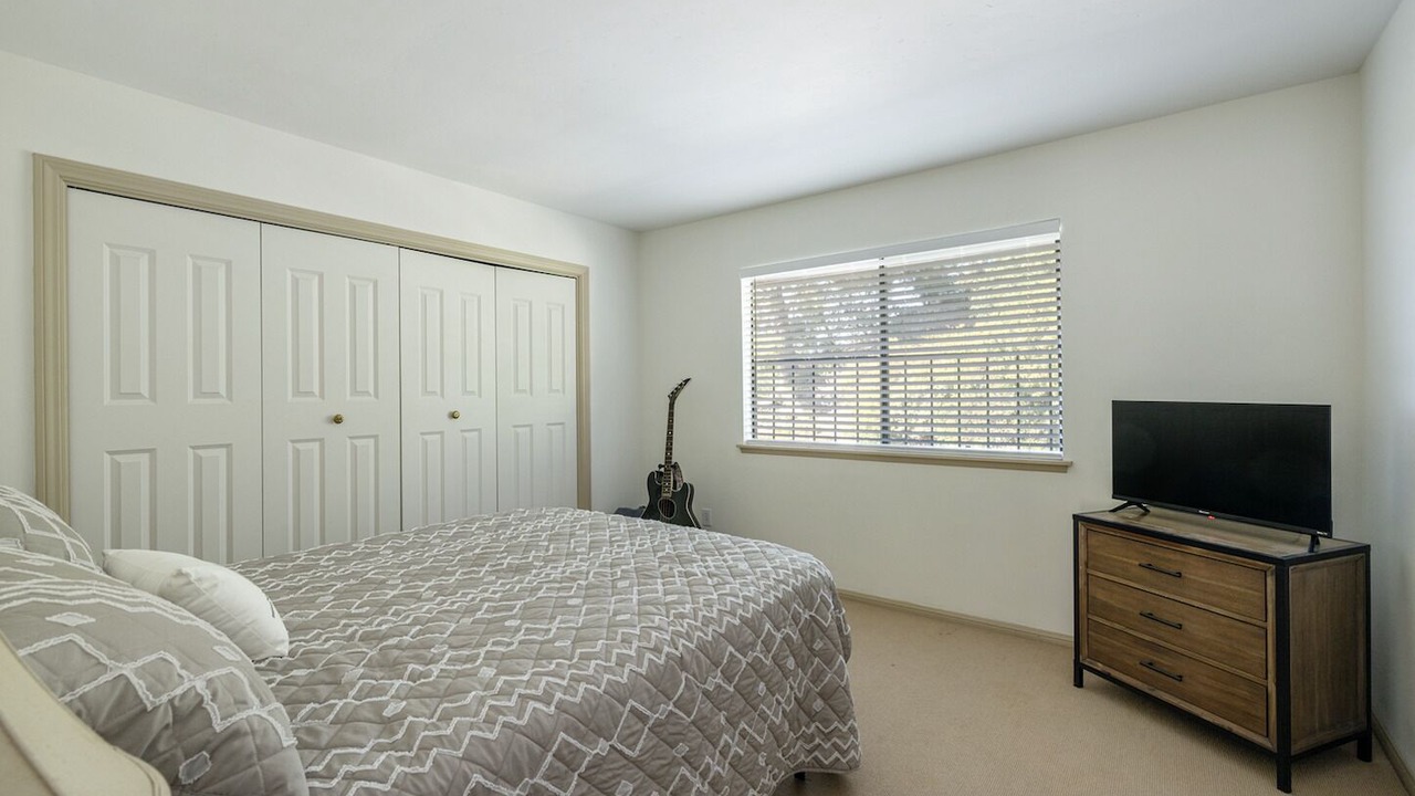 Photo of Bedroom in Woodland Hills
