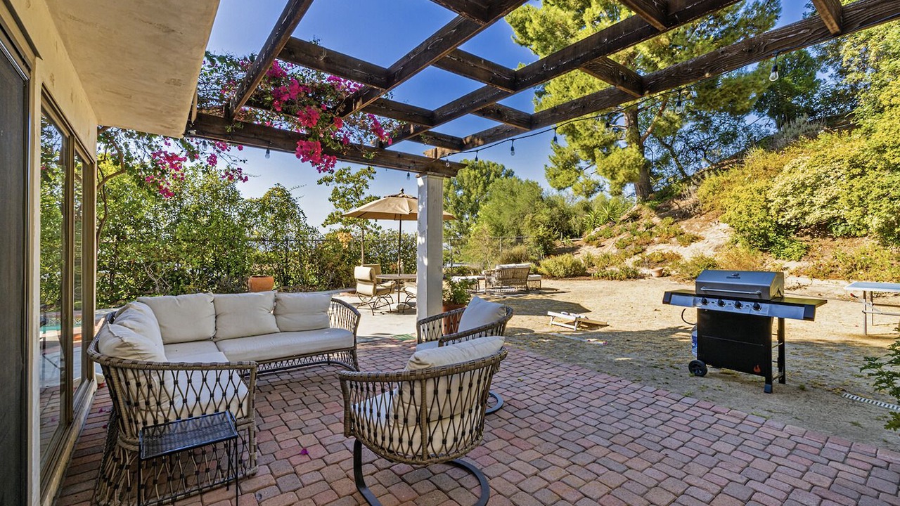 Photo of Patio Balcony in Woodland Hills