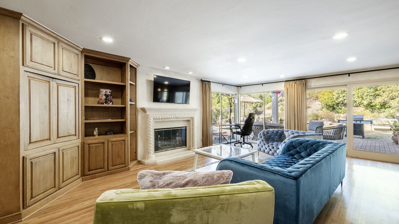 Photo of Livingroom in Woodland Hills