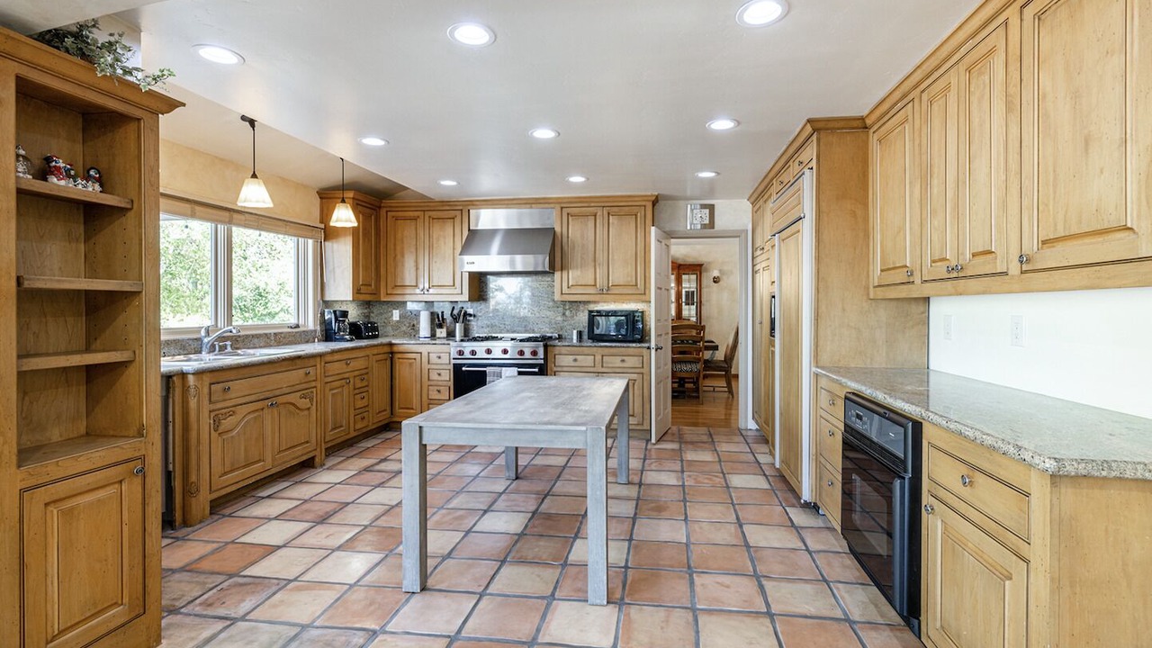 Photo of Kitchen in Woodland Hills