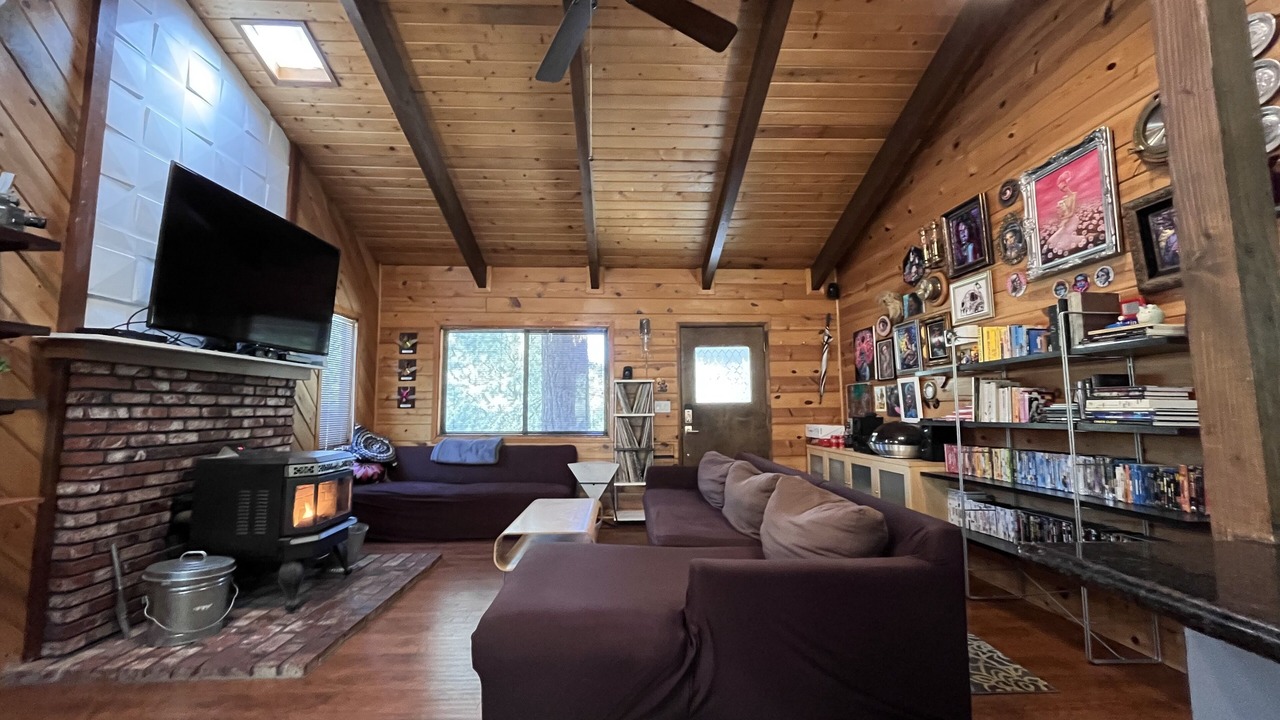 Photo of Livingroom in Pine Mountain Club