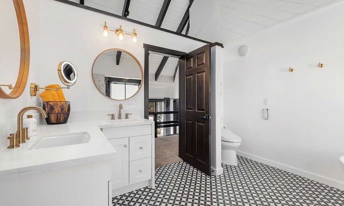 Photo of Bathroom in Whispering Forest