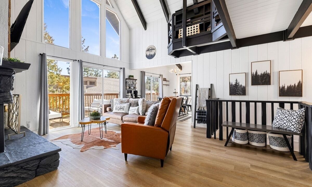 Photo of Livingroom in Whispering Forest