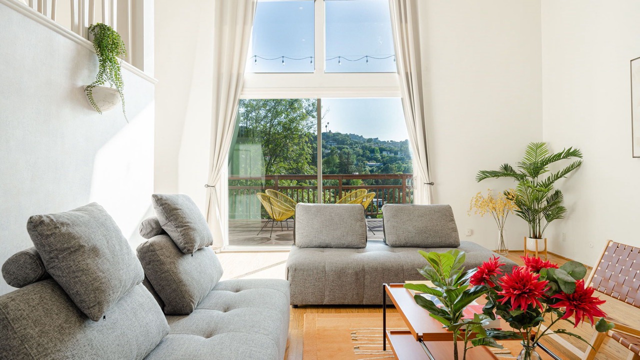 Photo of Livingroom in Studio City