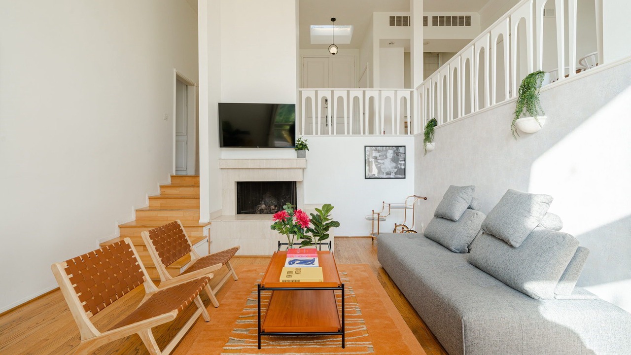 Photo of Livingroom in Studio City