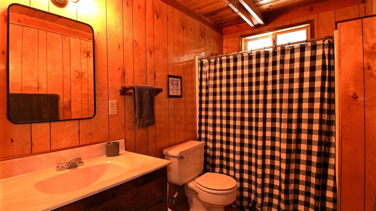 Photo of Bathroom in Strawberry