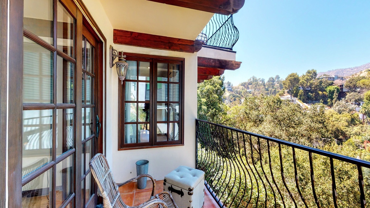Photo of Patio Balcony in Beachwood Canyon