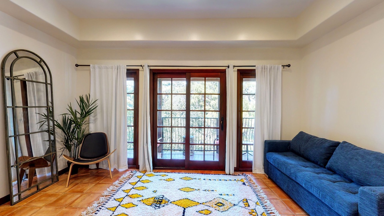 Photo of Livingroom in Beachwood Canyon