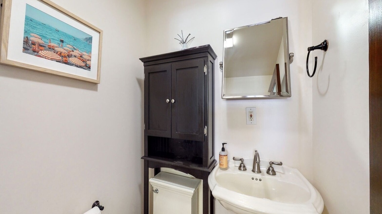 Photo of Bathroom in Beachwood Canyon