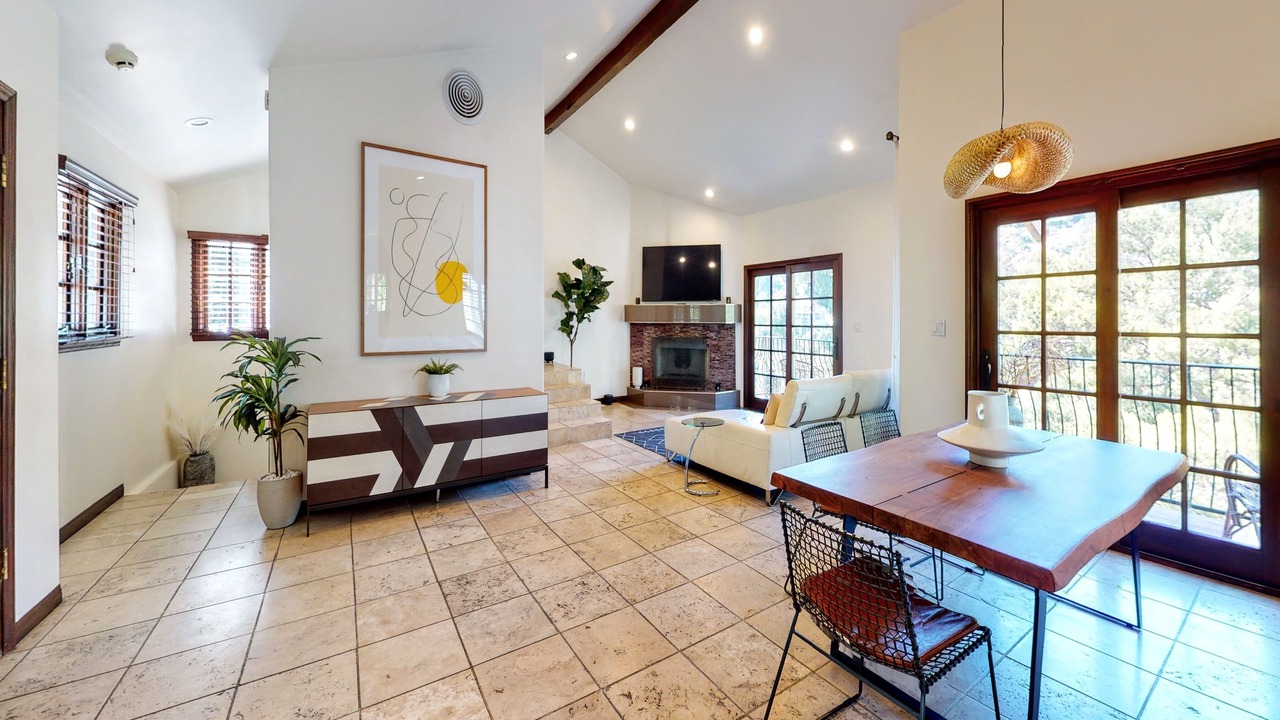 Photo of Livingroom in Beachwood Canyon
