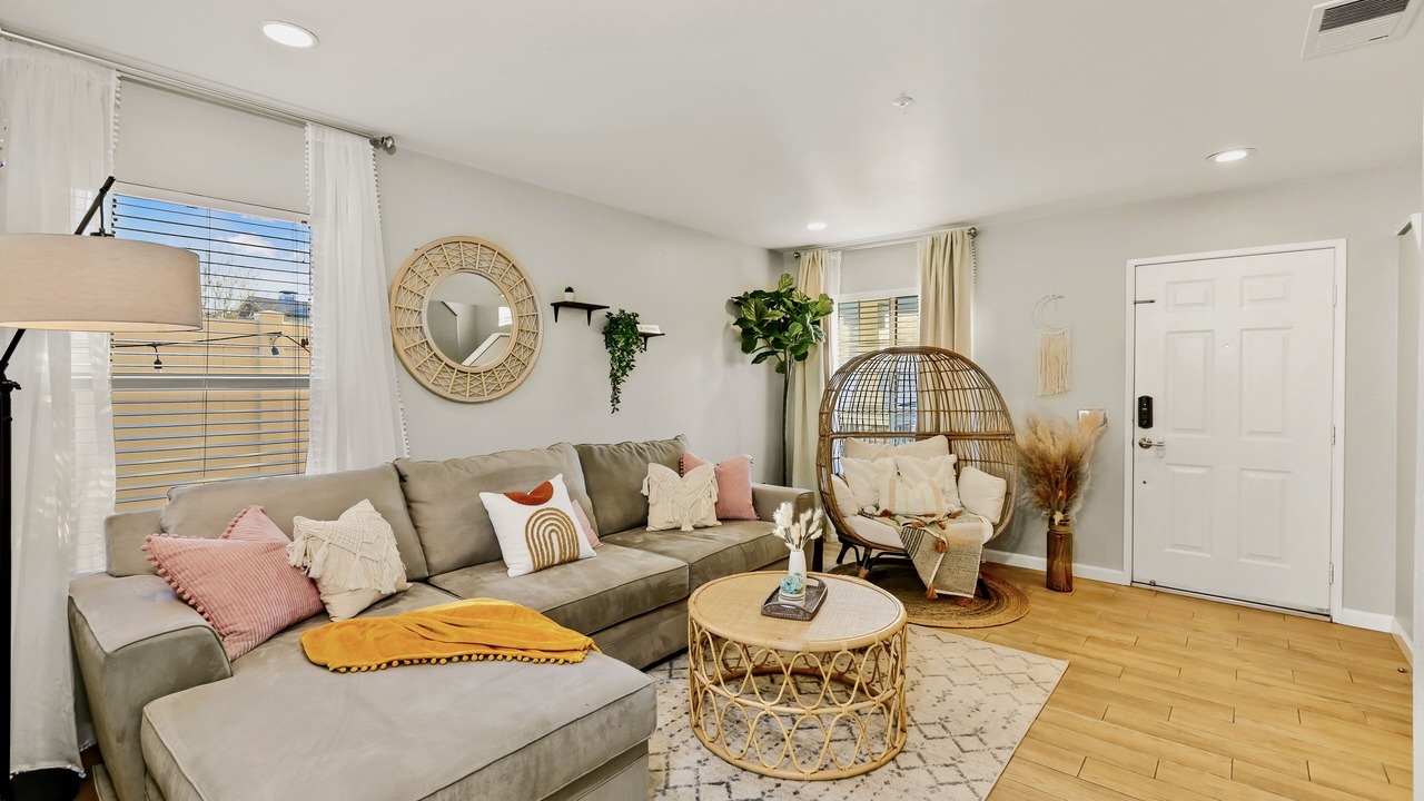 Photo of Livingroom in Anaheim Colony Historic District