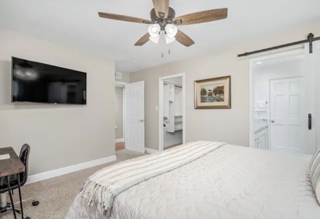 Photo of Bedroom in Raisin