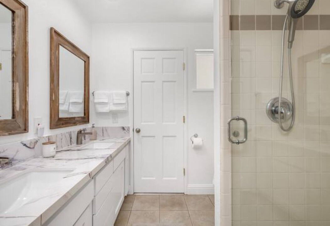 Photo of Bathroom in Raisin