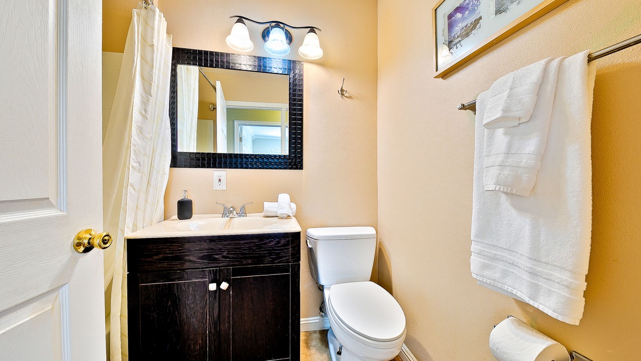 Photo of Bathroom in Anaheim Colony Historic District