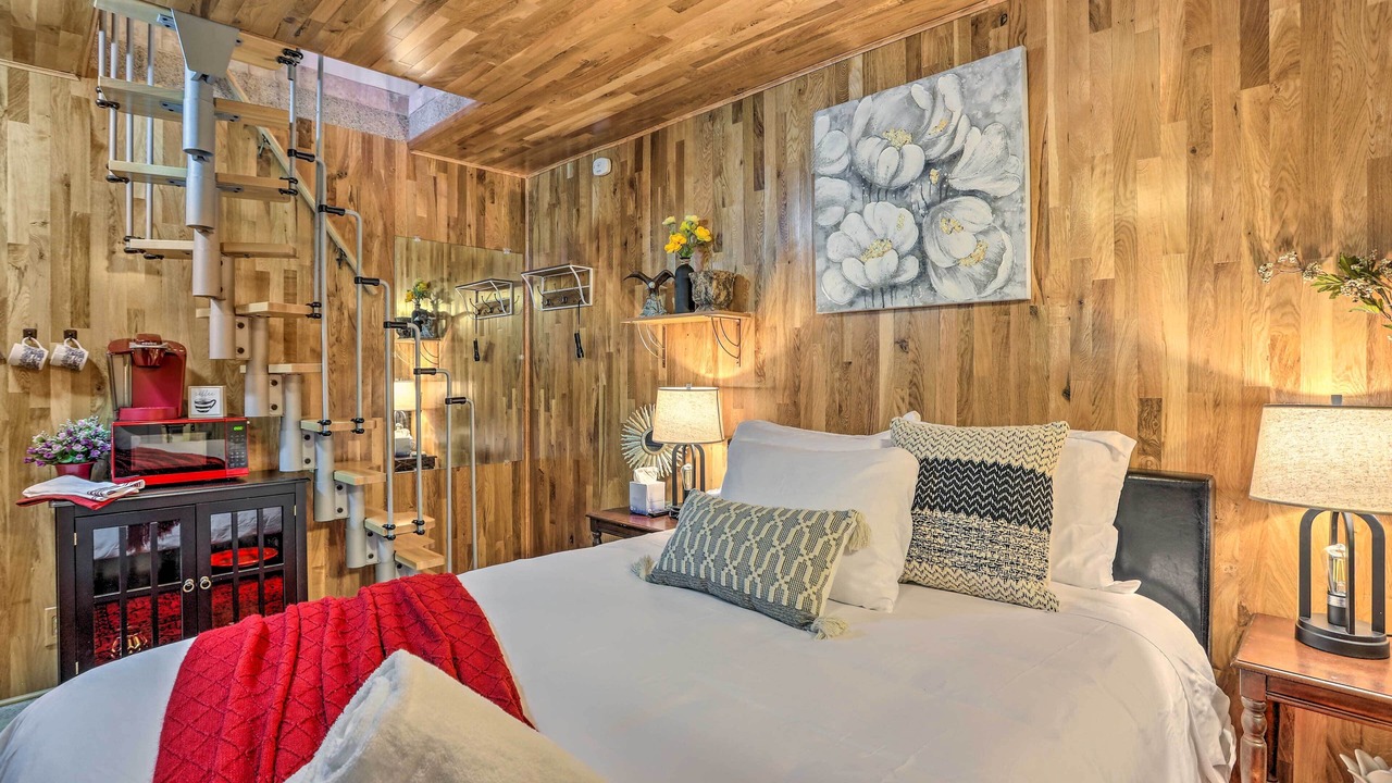 Photo of Bedroom in Crestline