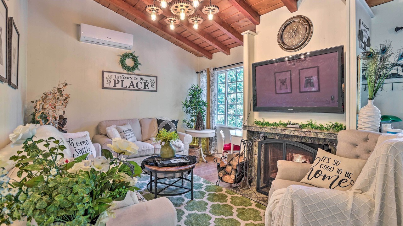 Photo of Livingroom in Crestline