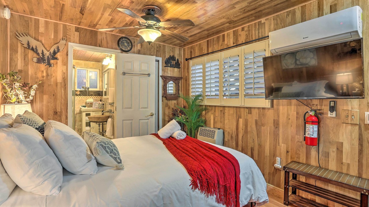 Photo of Bedroom in Crestline