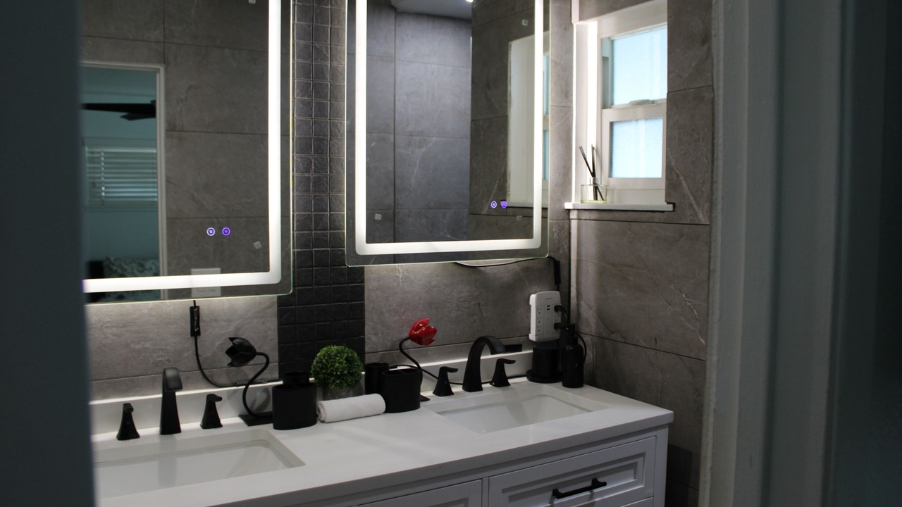 Photo of Bathroom in Orange