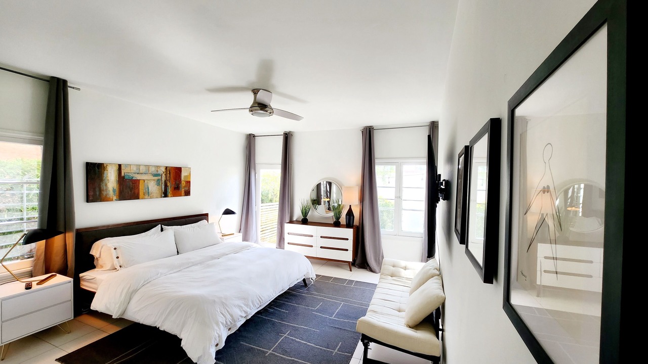 Photo of Bedroom in Greater Wilshire - Hancock Park