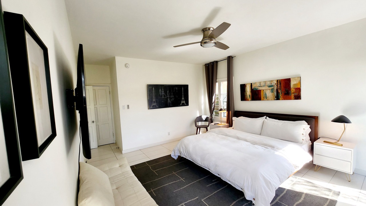 Photo of Bedroom in Greater Wilshire - Hancock Park