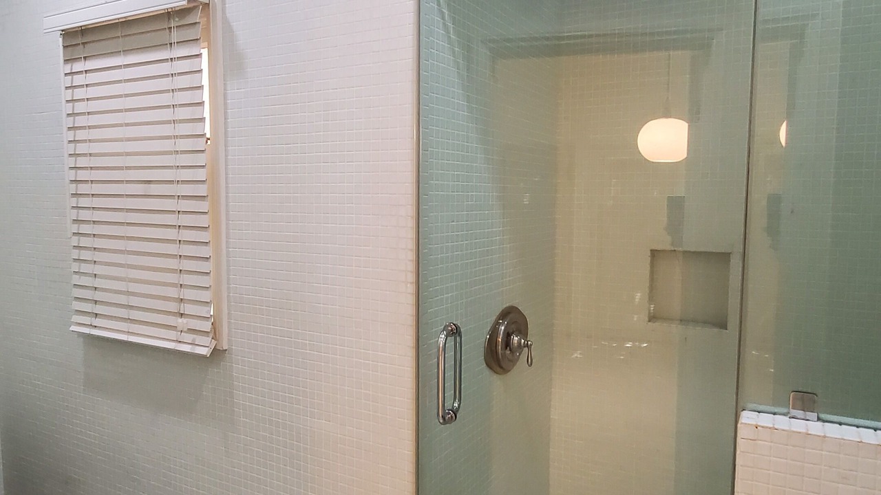 Photo of Bathroom in Greater Wilshire - Hancock Park
