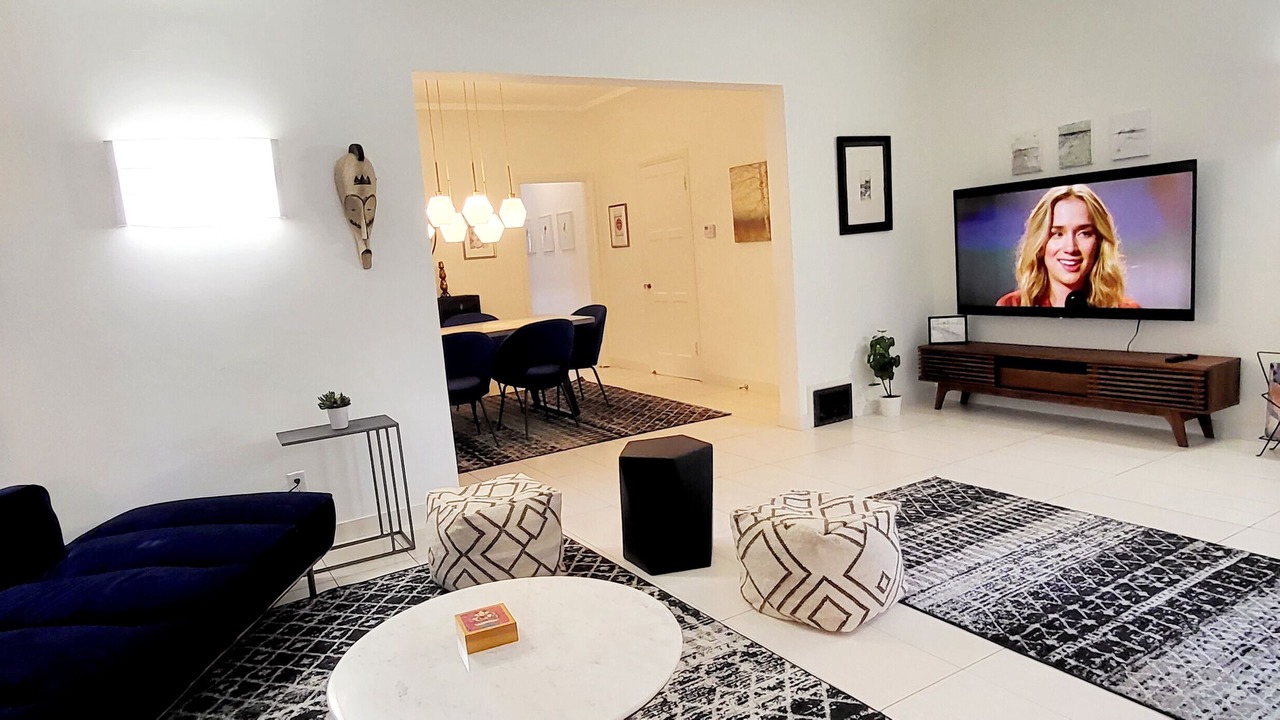 Photo of Livingroom in Greater Wilshire - Hancock Park