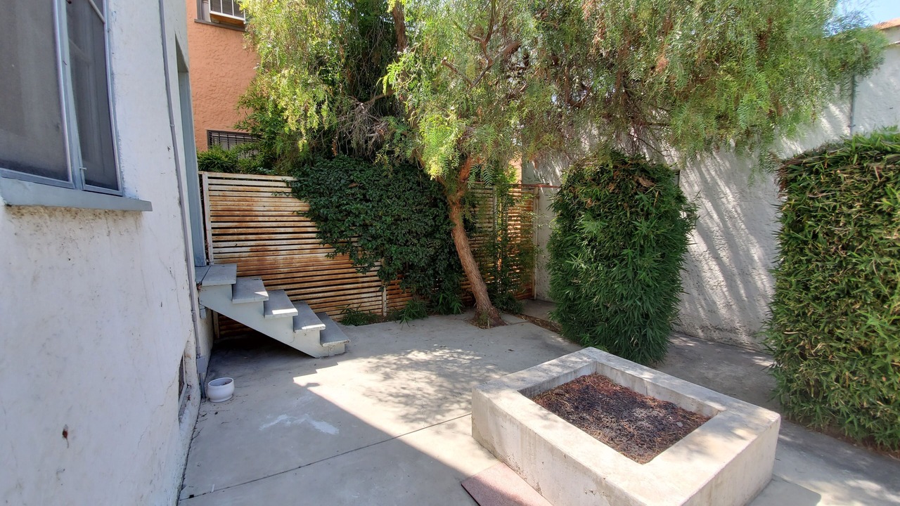 Photo of Outdoor in Greater Wilshire - Hancock Park