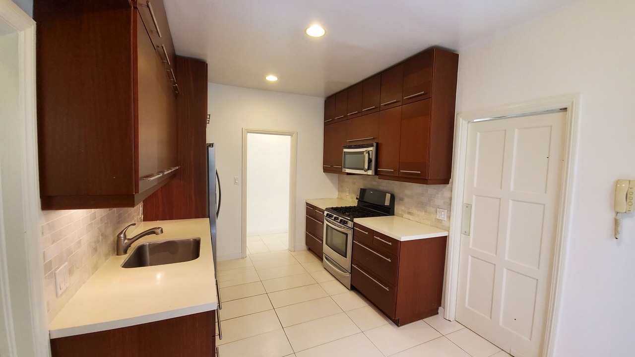 Photo of Kitchen in Greater Wilshire - Hancock Park