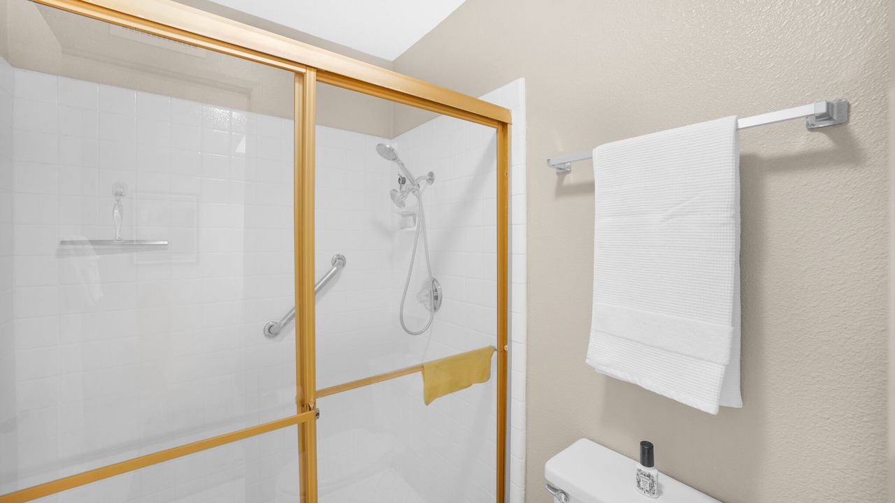 Photo of Bathroom in Canyon Corridor