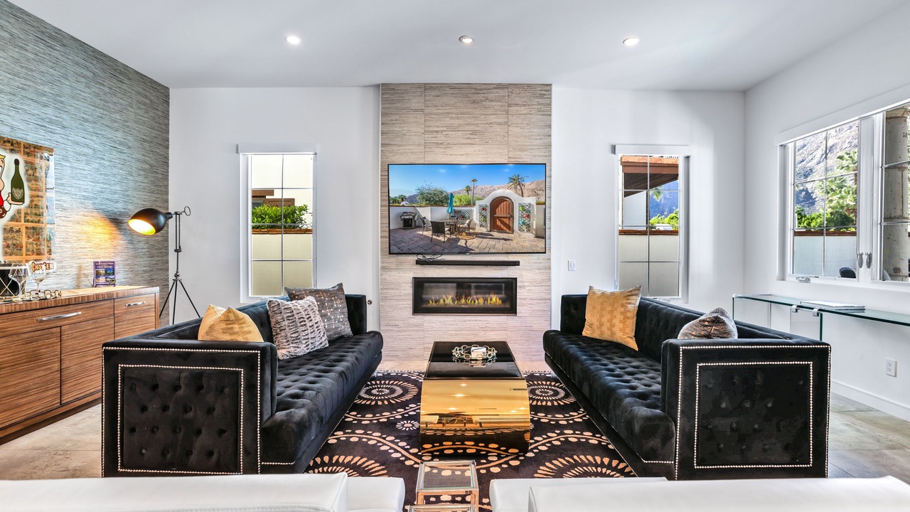 Photo of Livingroom in Historic Tennis Club